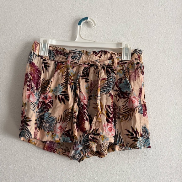 Jolt Pants - Jolt • Floral Print Shorts w Belt • Women’s Medium